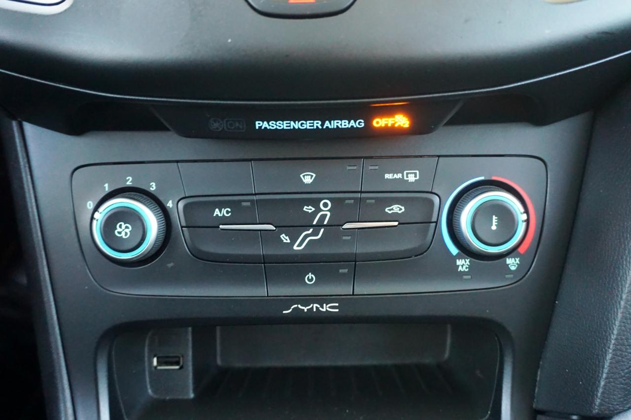 Ford Focus SE Sedan 2016