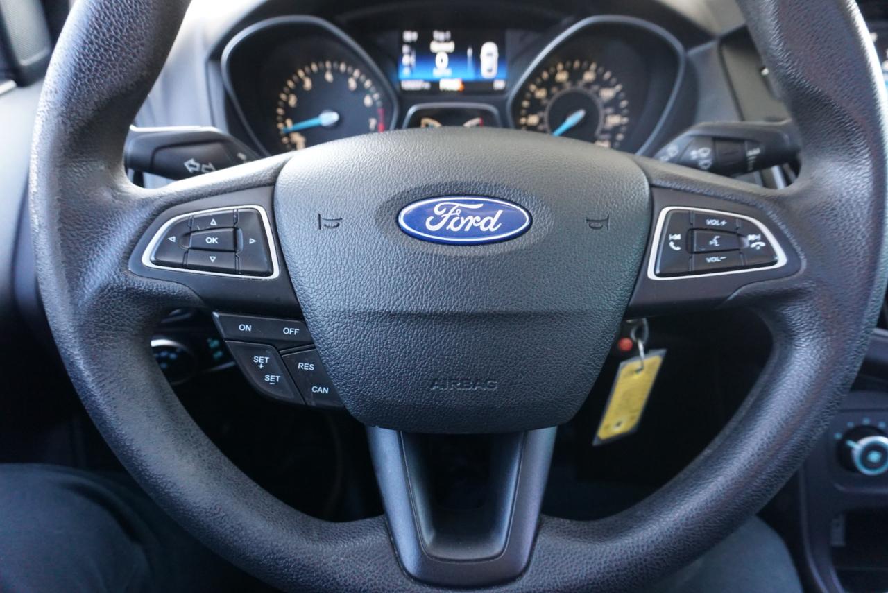 Ford Focus SE Sedan 2016