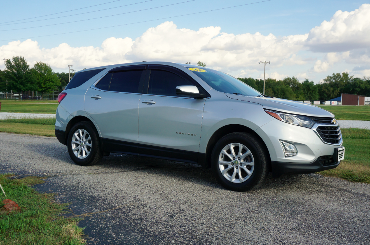 2021 Chevrolet Equinox LT photo 3