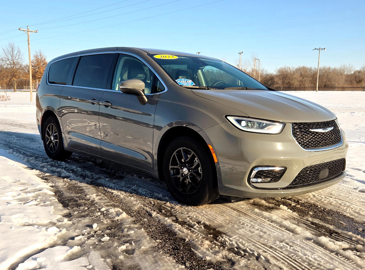 Chrysler Pacifica Touring L 2023
