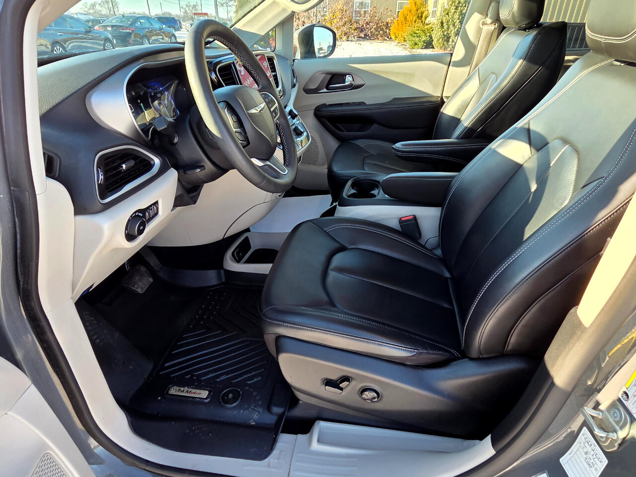 Chrysler Pacifica Touring L 2023