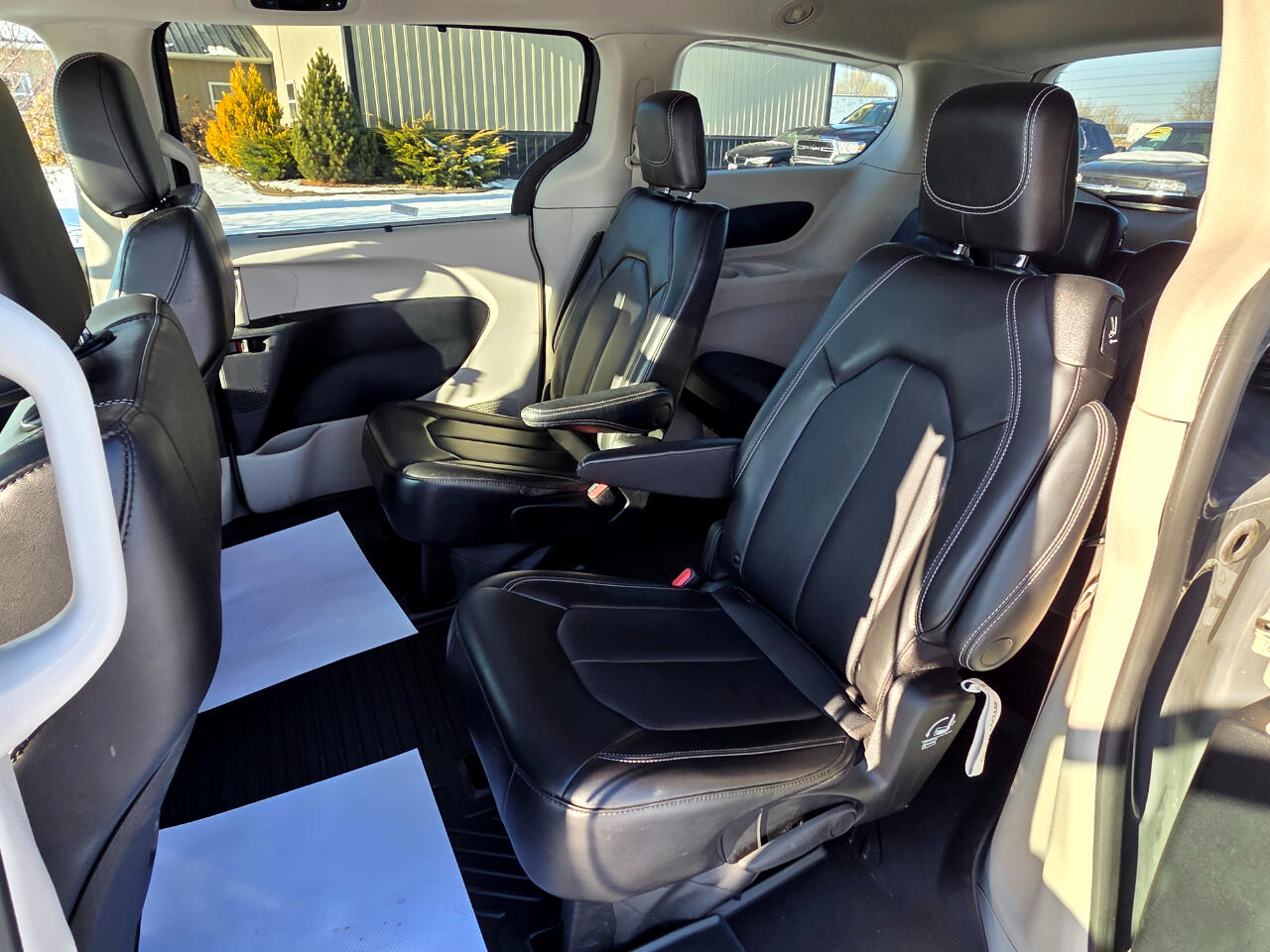 Chrysler Pacifica Touring L 2023