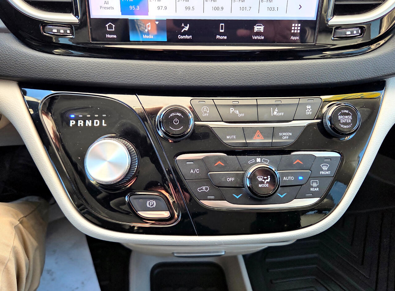 Chrysler Pacifica Touring L 2023