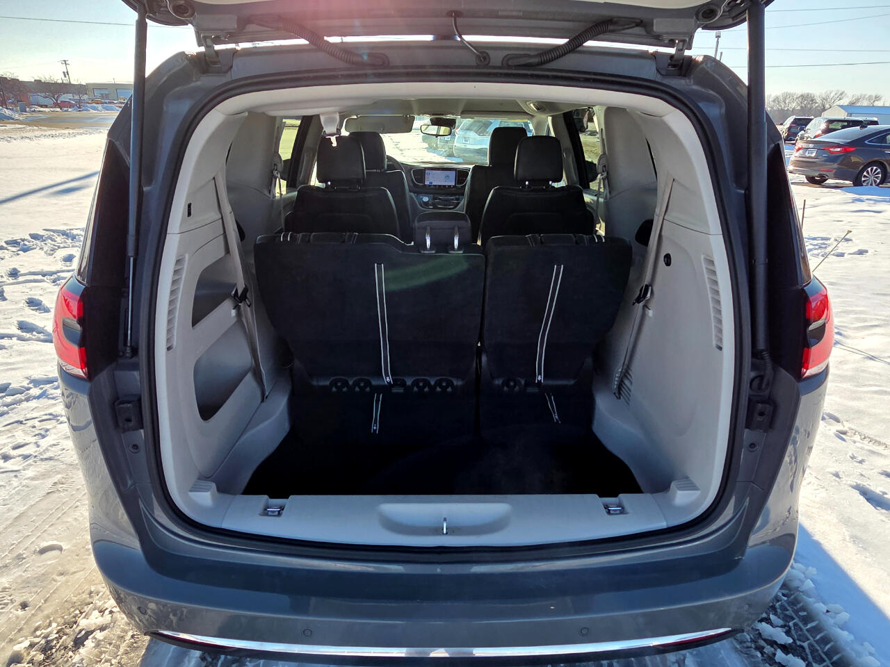 Chrysler Pacifica Touring L 2023