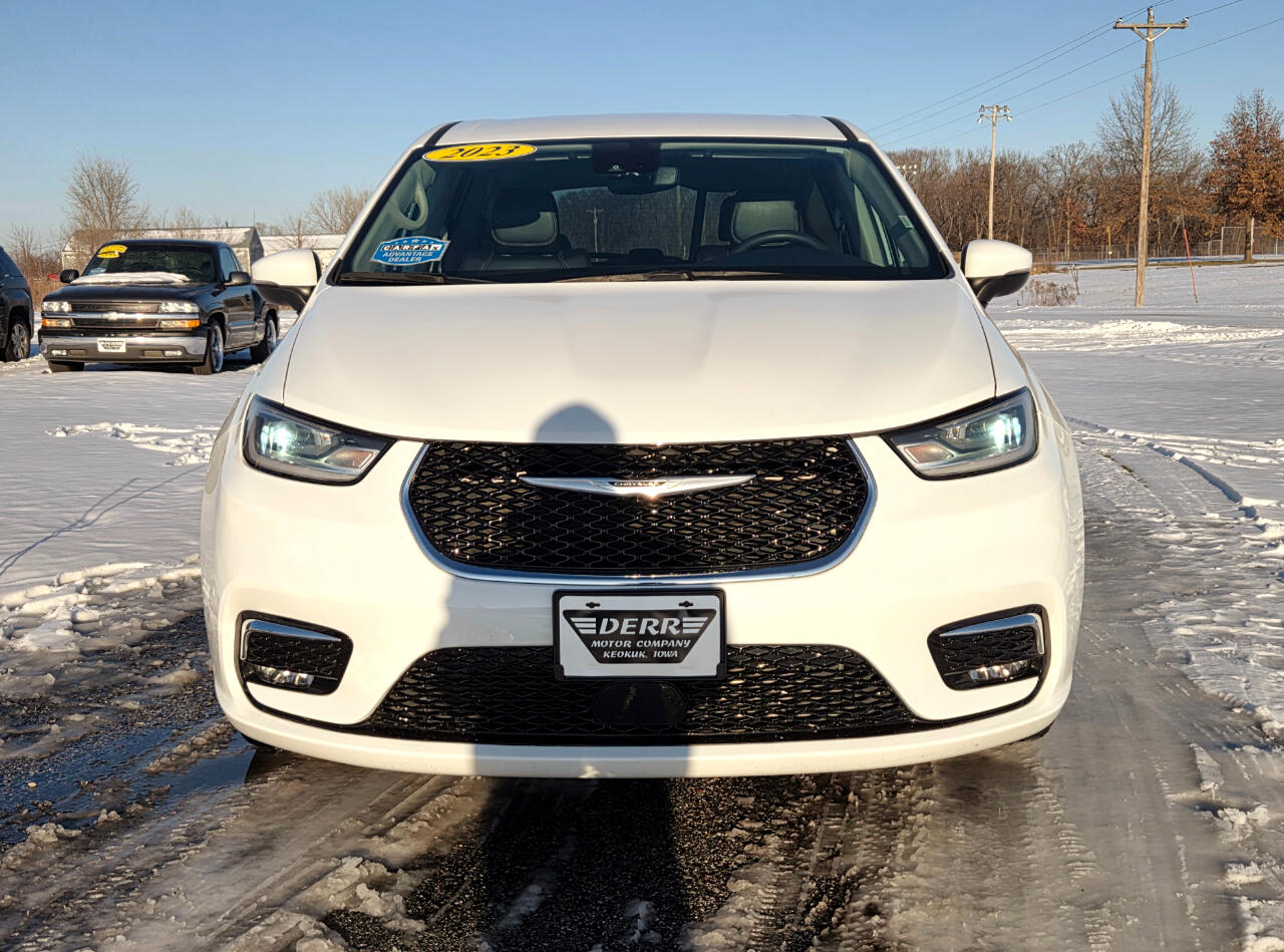 Chrysler Pacifica Touring L 2023