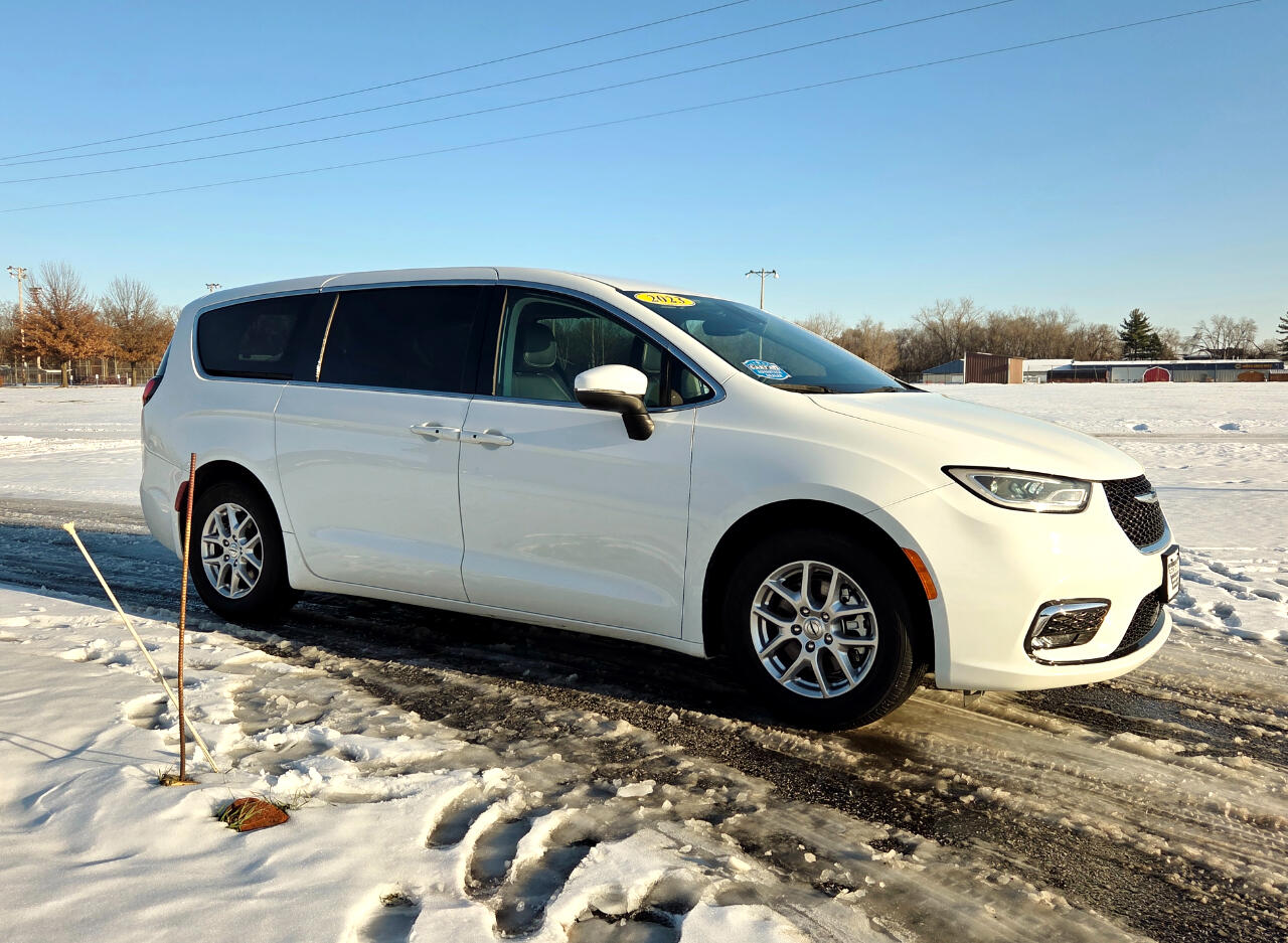 Chrysler Pacifica Touring L 2023