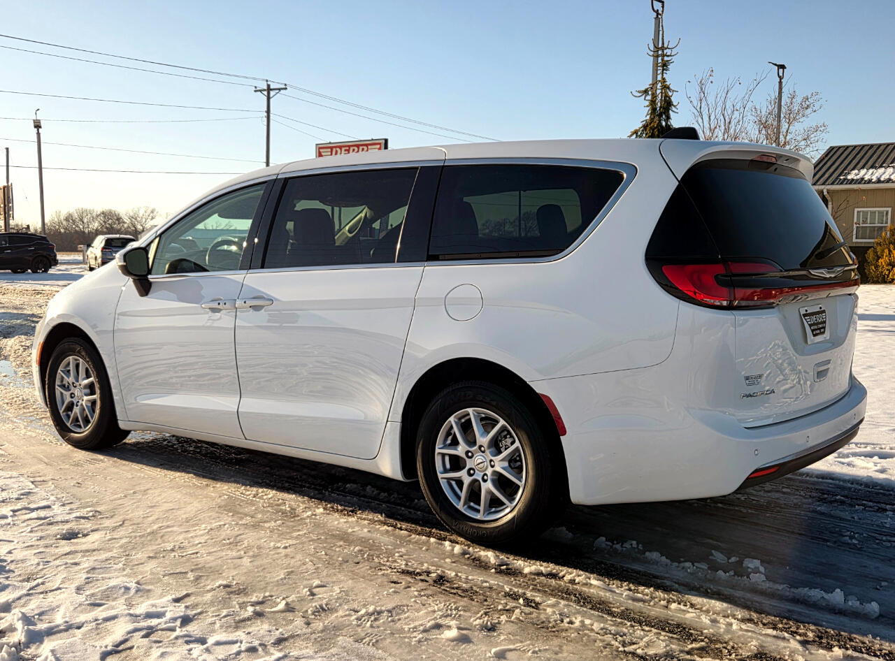 Chrysler Pacifica Touring L 2023
