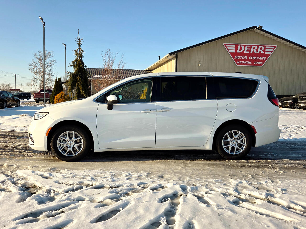 Chrysler Pacifica Touring L 2023
