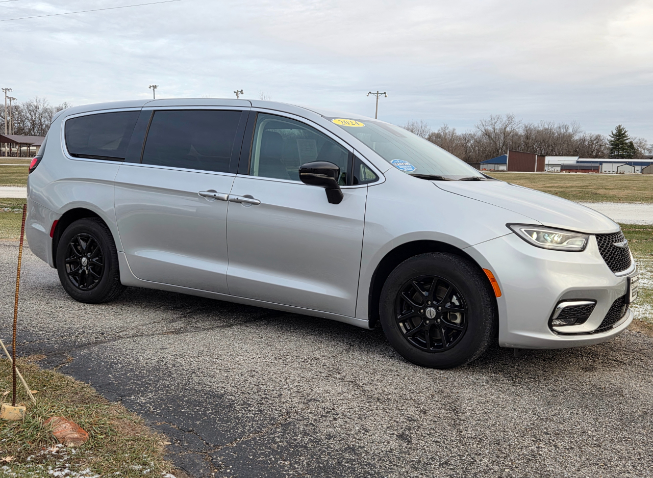 Chrysler Pacifica Touring L 2024