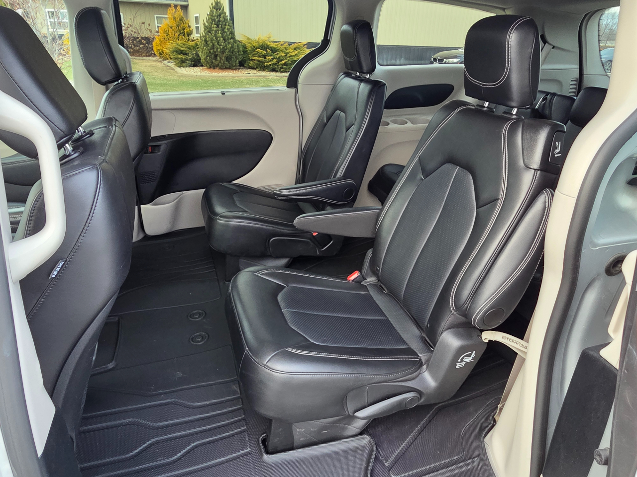 Chrysler Pacifica Touring L 2024