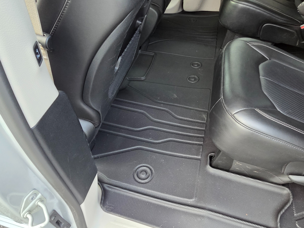 Chrysler Pacifica Touring L 2024