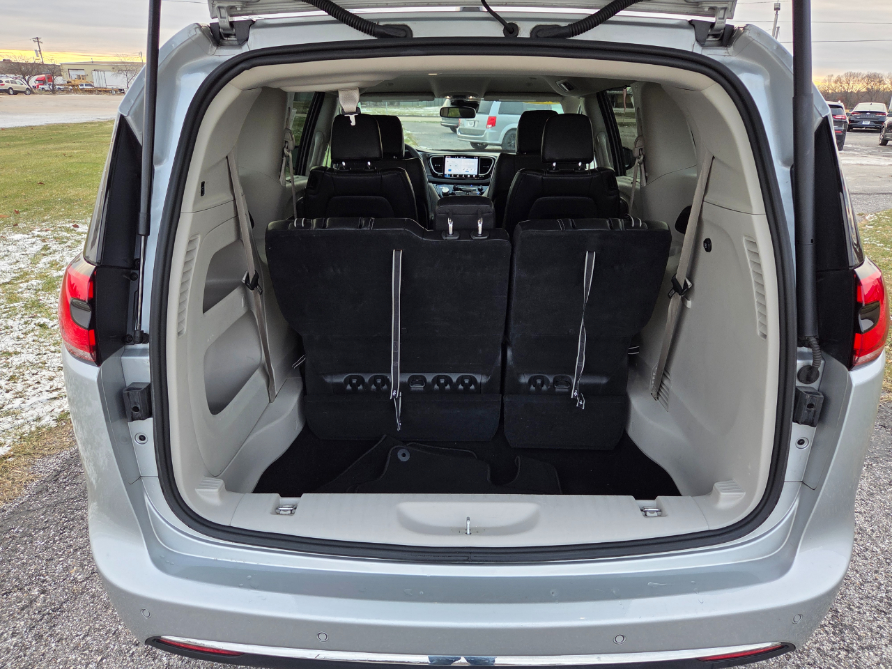 Chrysler Pacifica Touring L 2024