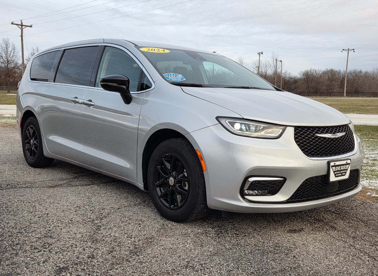 Chrysler Pacifica Touring L 2024