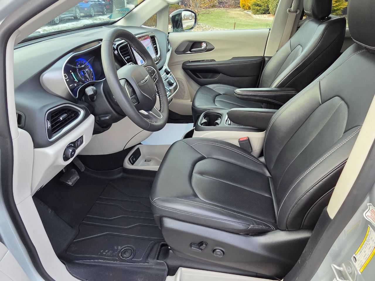 Chrysler Pacifica Touring L 2024