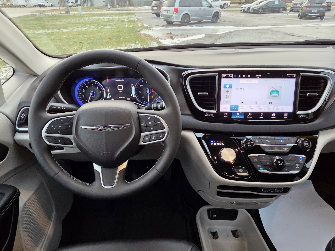 Chrysler Pacifica Touring L 2024