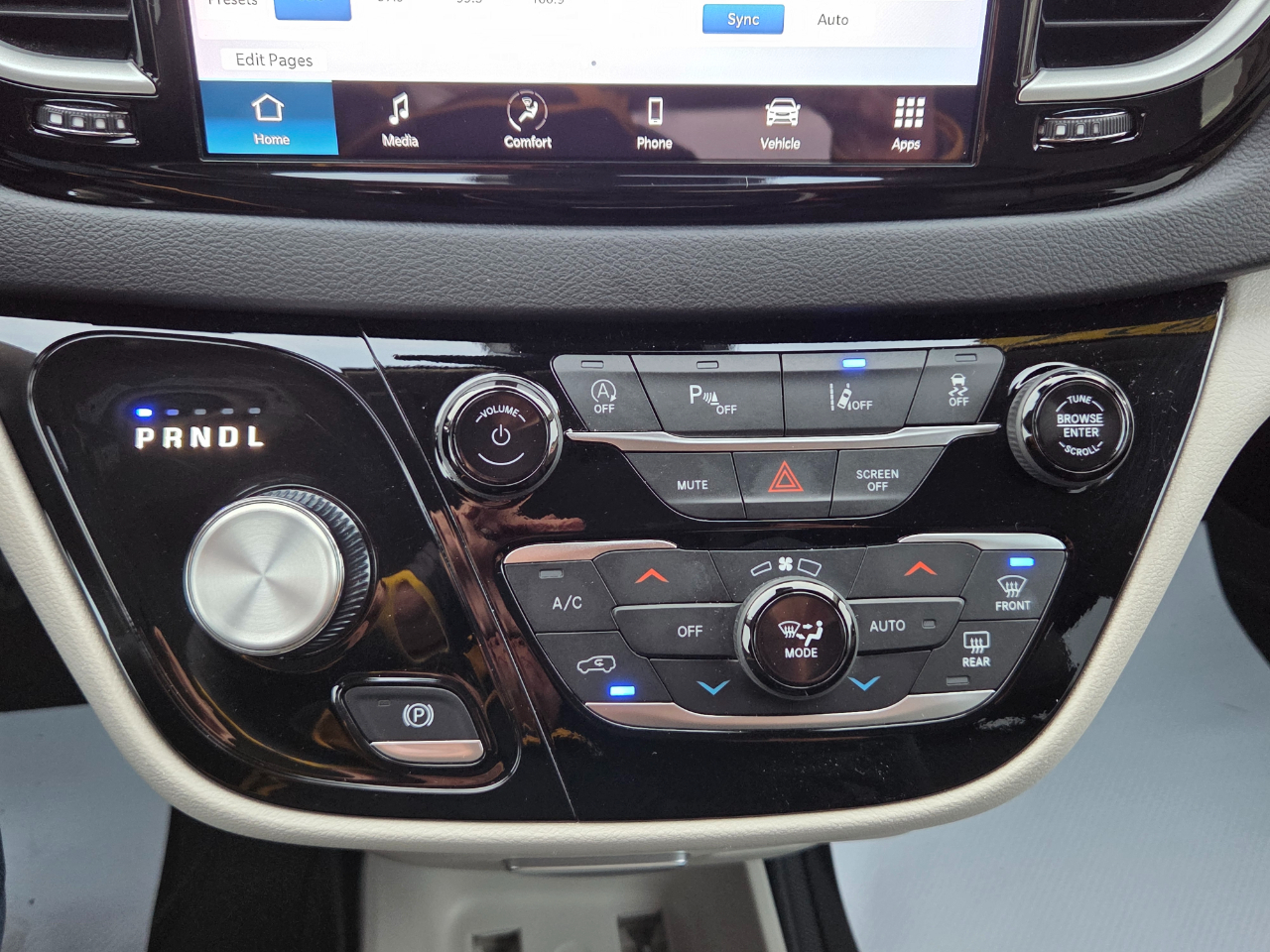 Chrysler Pacifica Touring L 2024