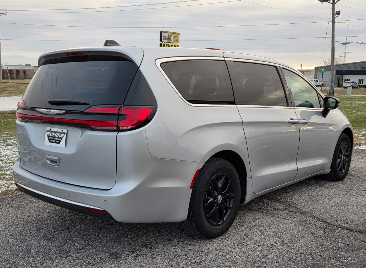 Chrysler Pacifica Touring L 2024
