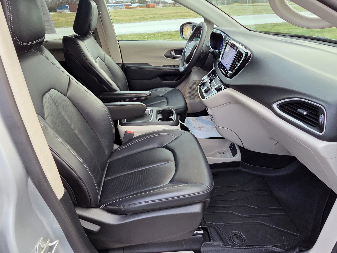 Chrysler Pacifica Touring L 2024