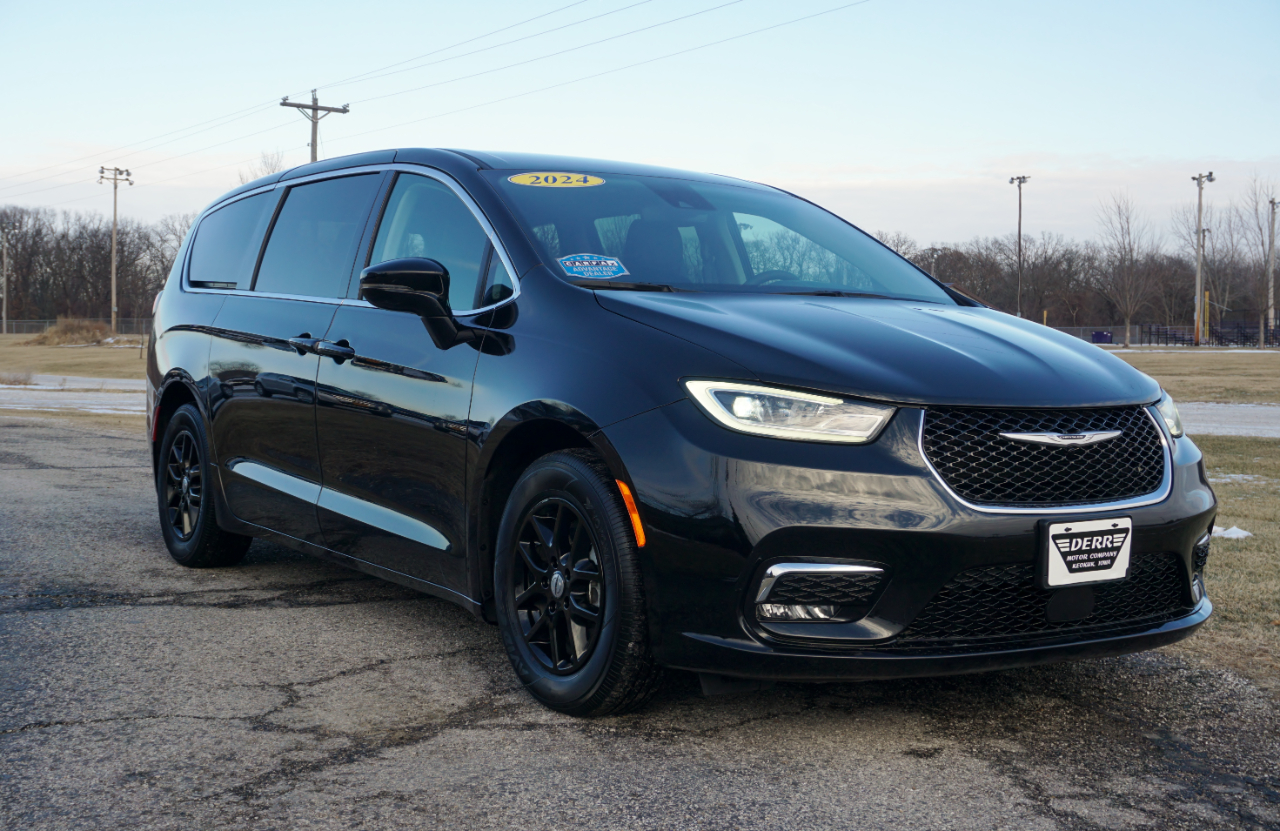 Chrysler Pacifica Touring L 2024