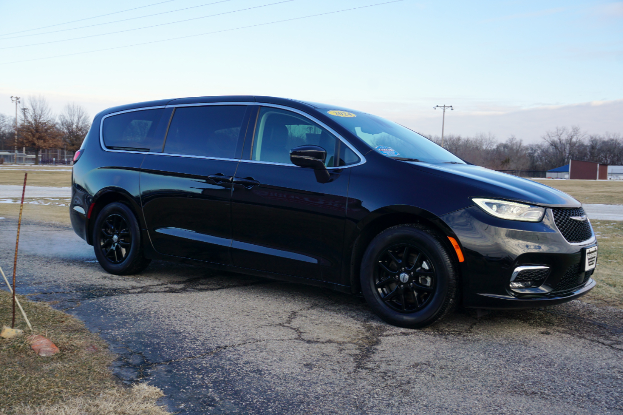 Chrysler Pacifica Touring L 2024
