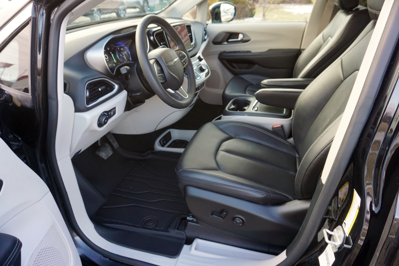 Chrysler Pacifica Touring L 2024