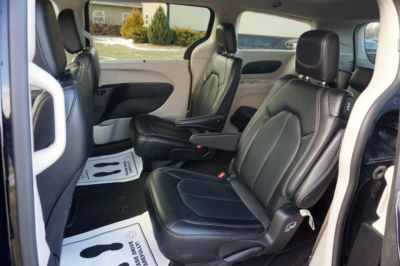 Chrysler Pacifica Touring L 2024