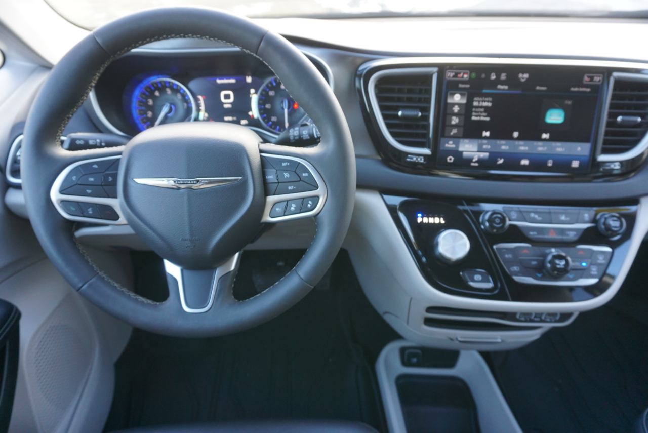 Chrysler Pacifica Touring L 2024