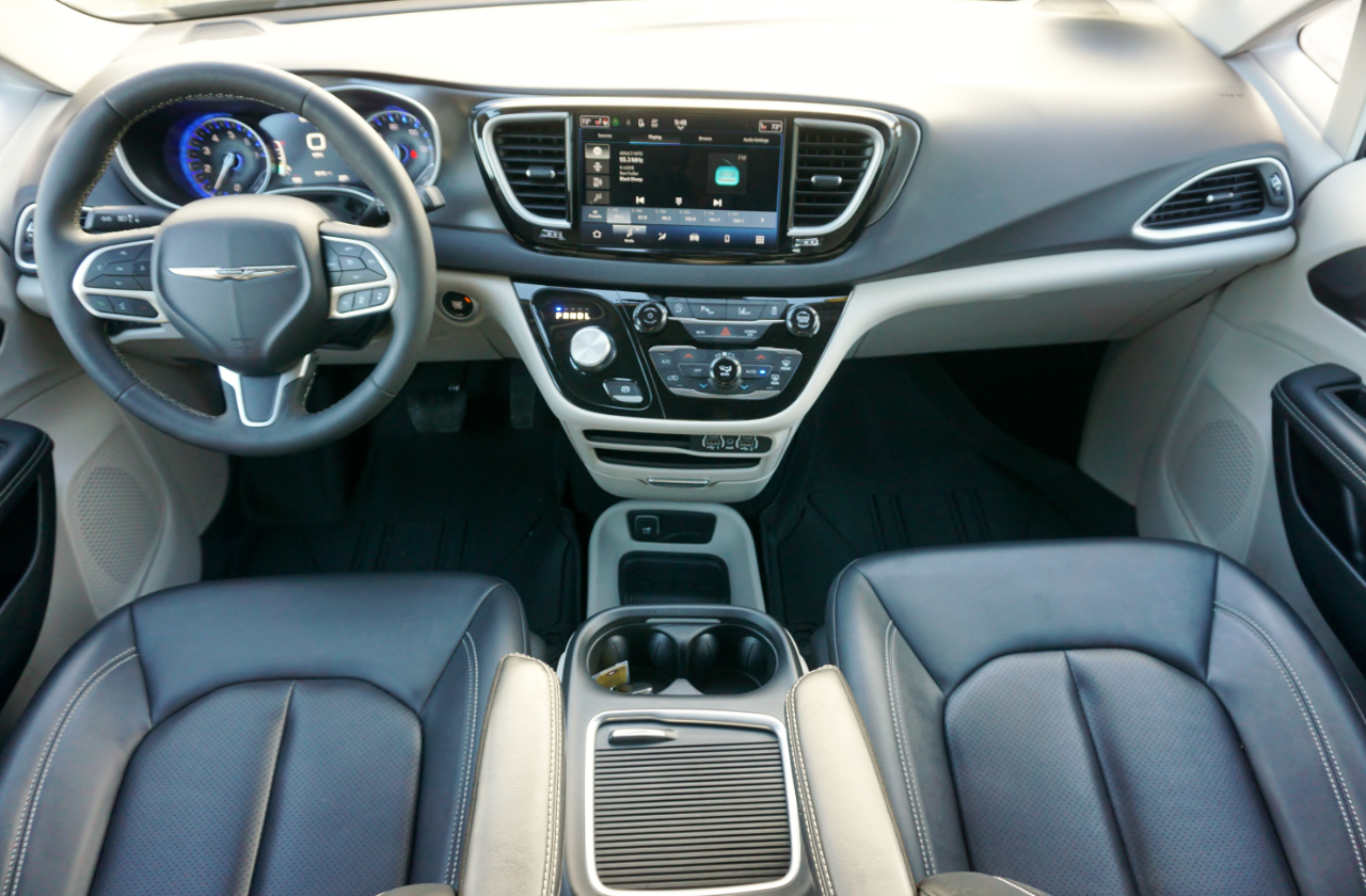 Chrysler Pacifica Touring L 2024