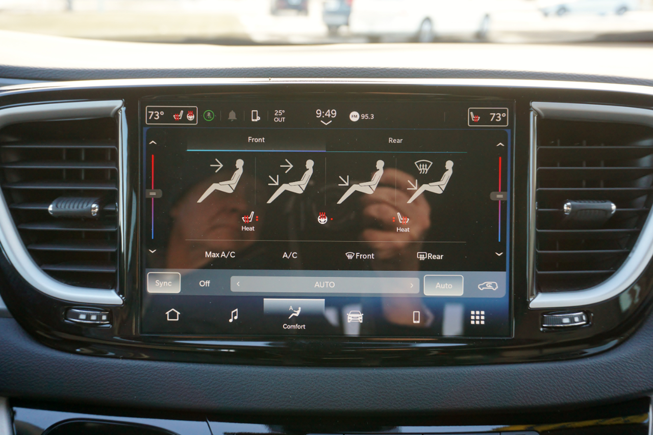 Chrysler Pacifica Touring L 2024