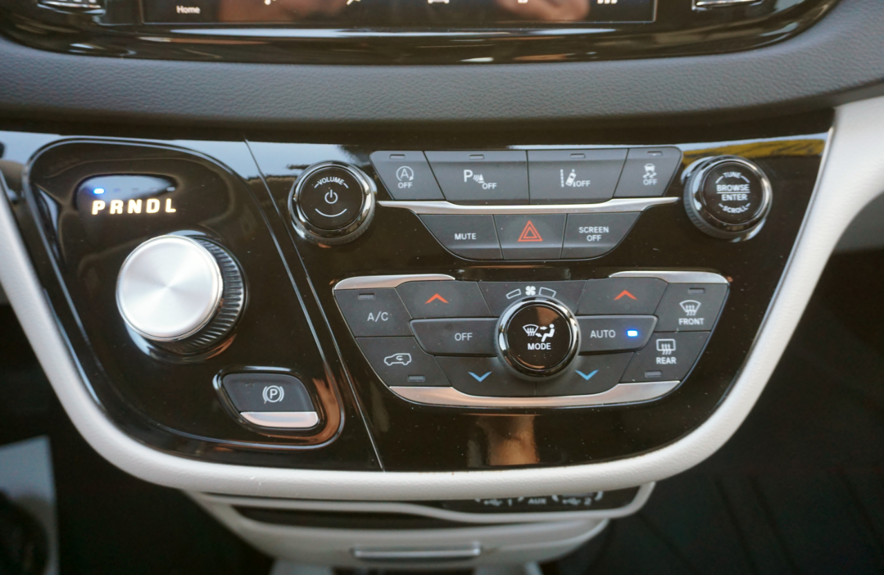 Chrysler Pacifica Touring L 2024