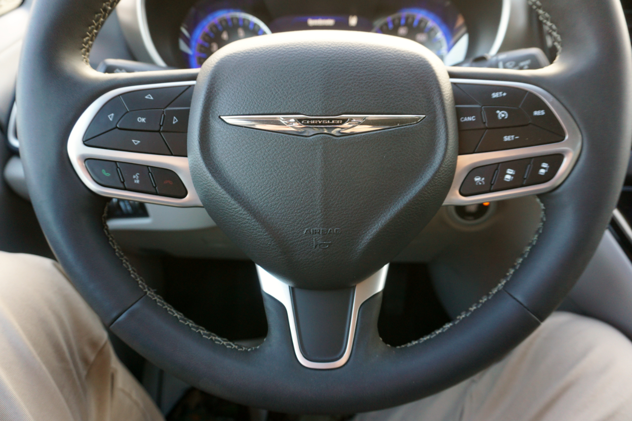 Chrysler Pacifica Touring L 2024