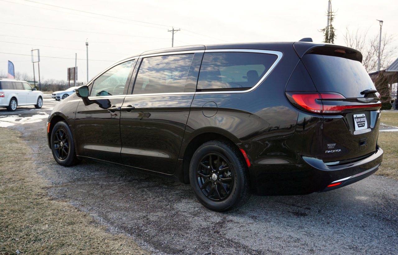 Chrysler Pacifica Touring L 2024