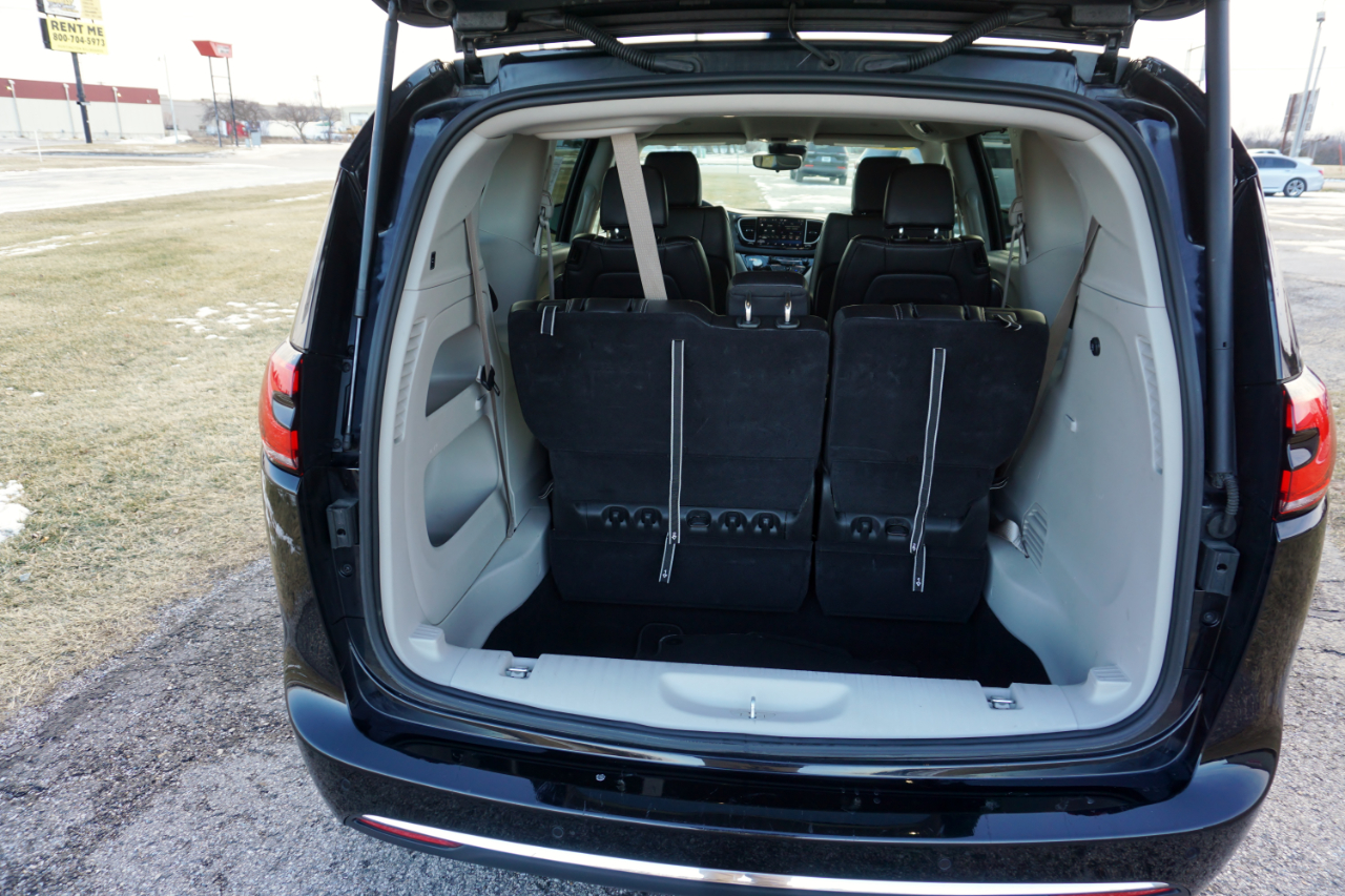 Chrysler Pacifica Touring L 2024