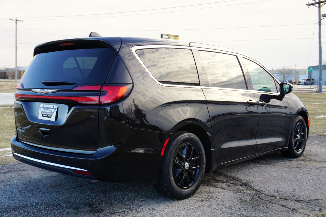 Chrysler Pacifica Touring L 2024