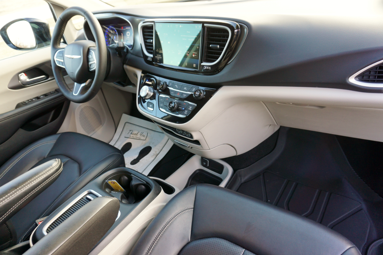 Chrysler Pacifica Touring L 2024