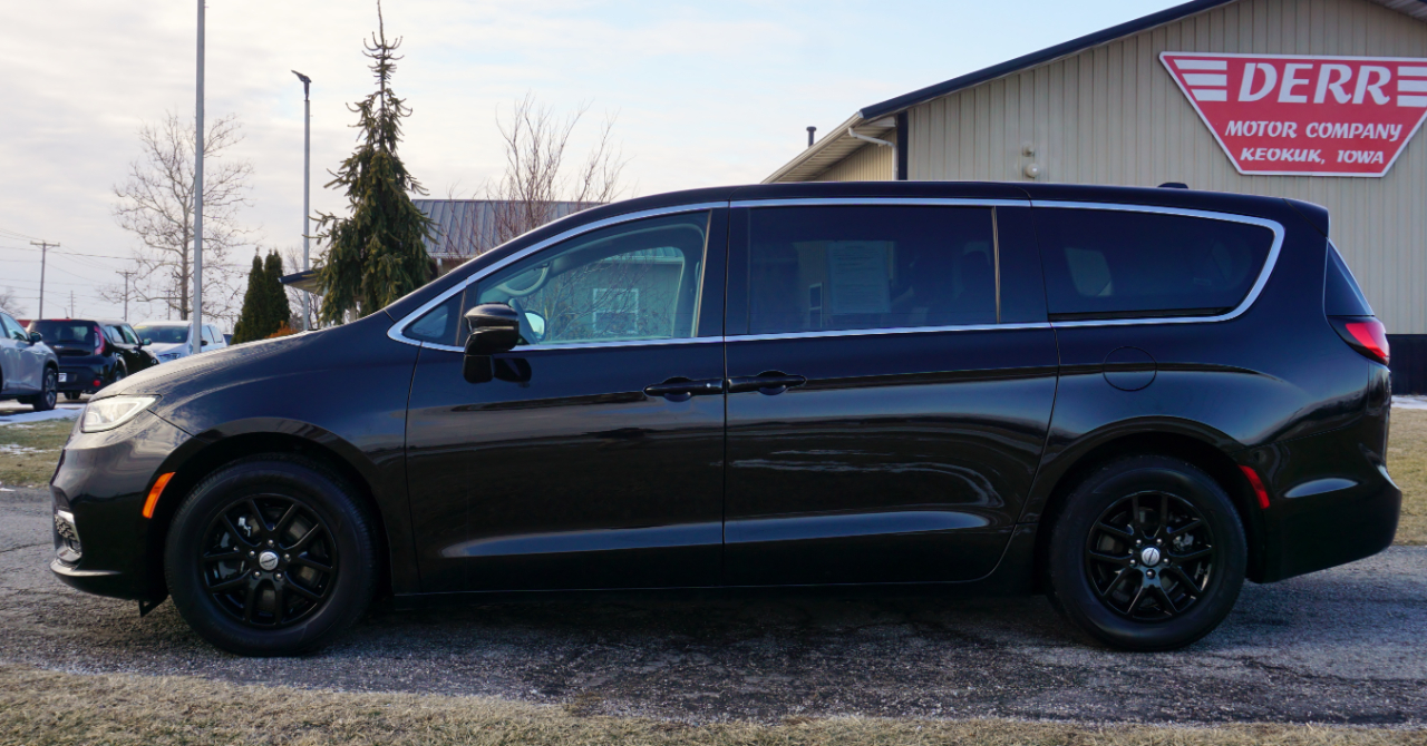 Chrysler Pacifica Touring L 2024