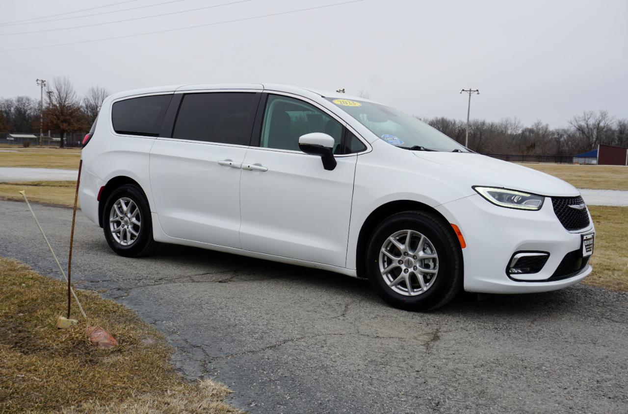 Chrysler Pacifica Touring L 2023