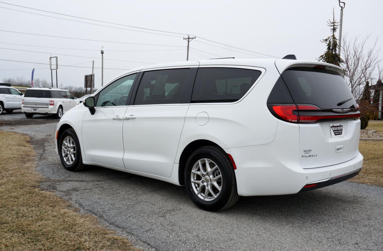 Chrysler Pacifica Touring L 2023