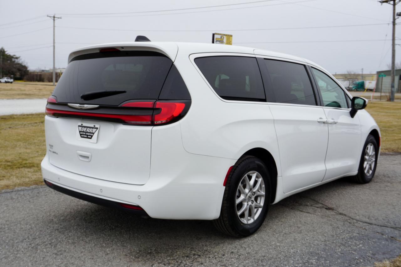 Chrysler Pacifica Touring L 2023