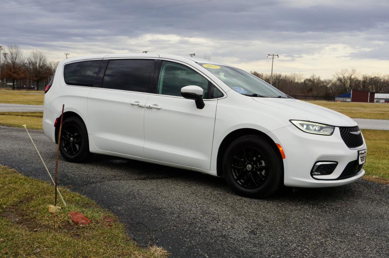Chrysler Pacifica Touring L 2023