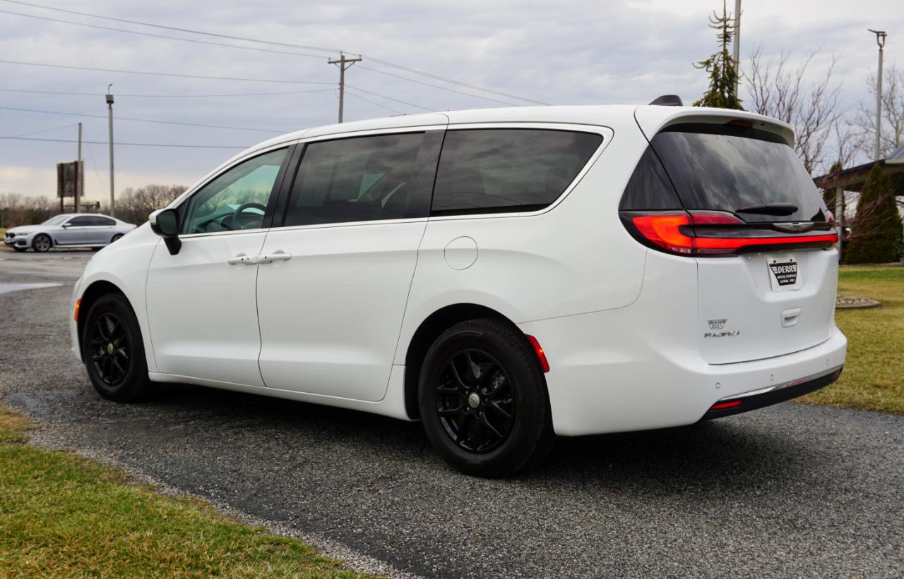 Chrysler Pacifica Touring L 2023
