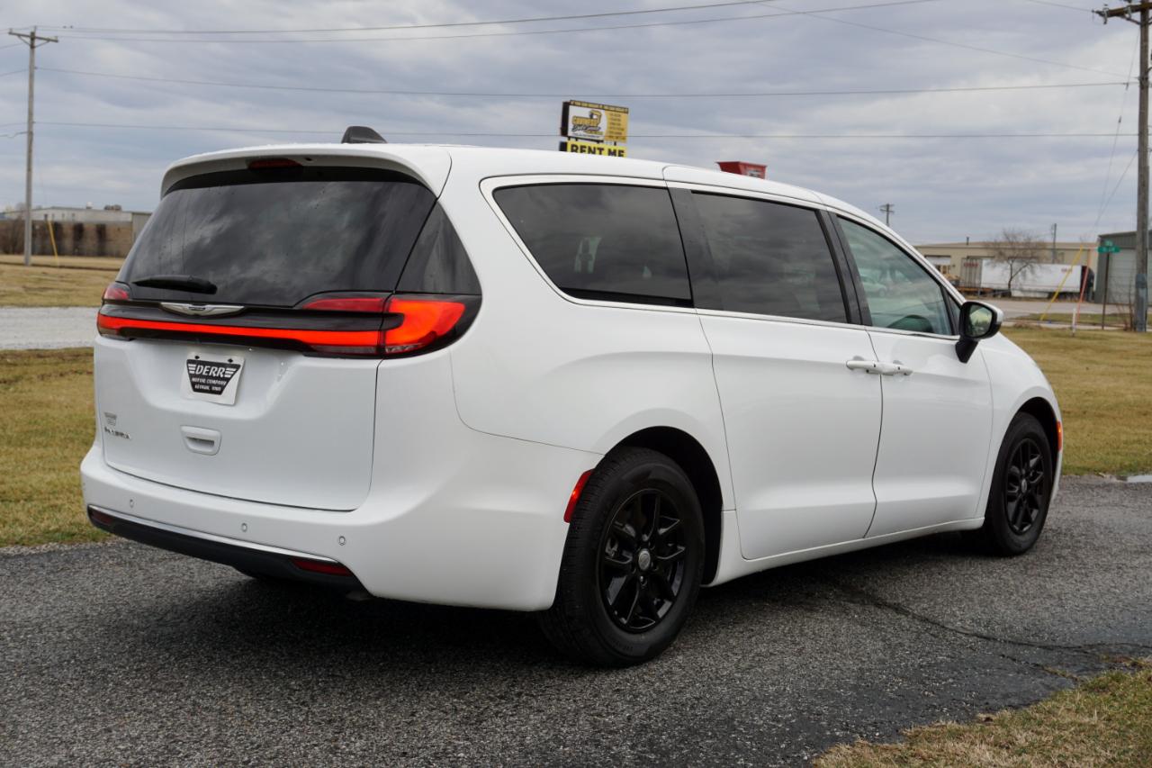 Chrysler Pacifica Touring L 2023