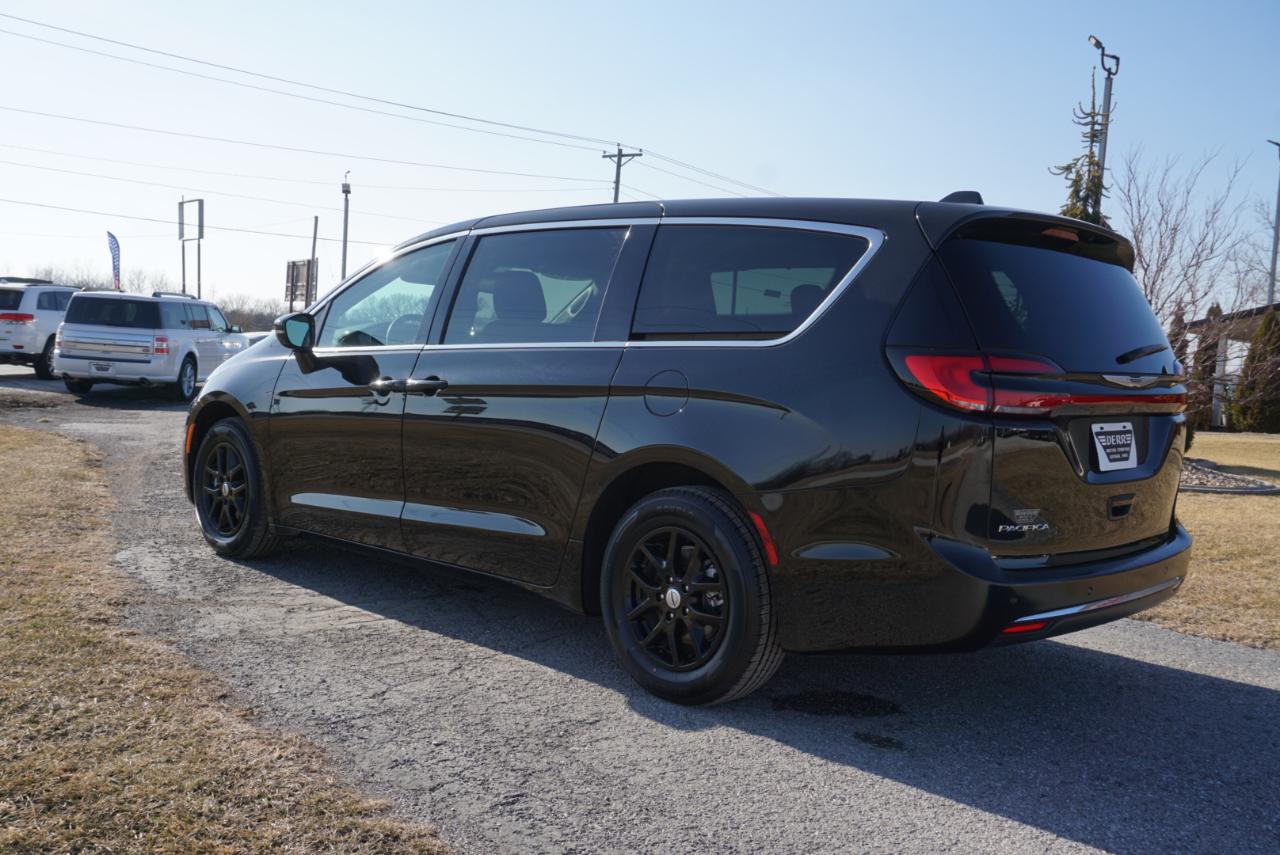 Chrysler Pacifica Touring L 2024