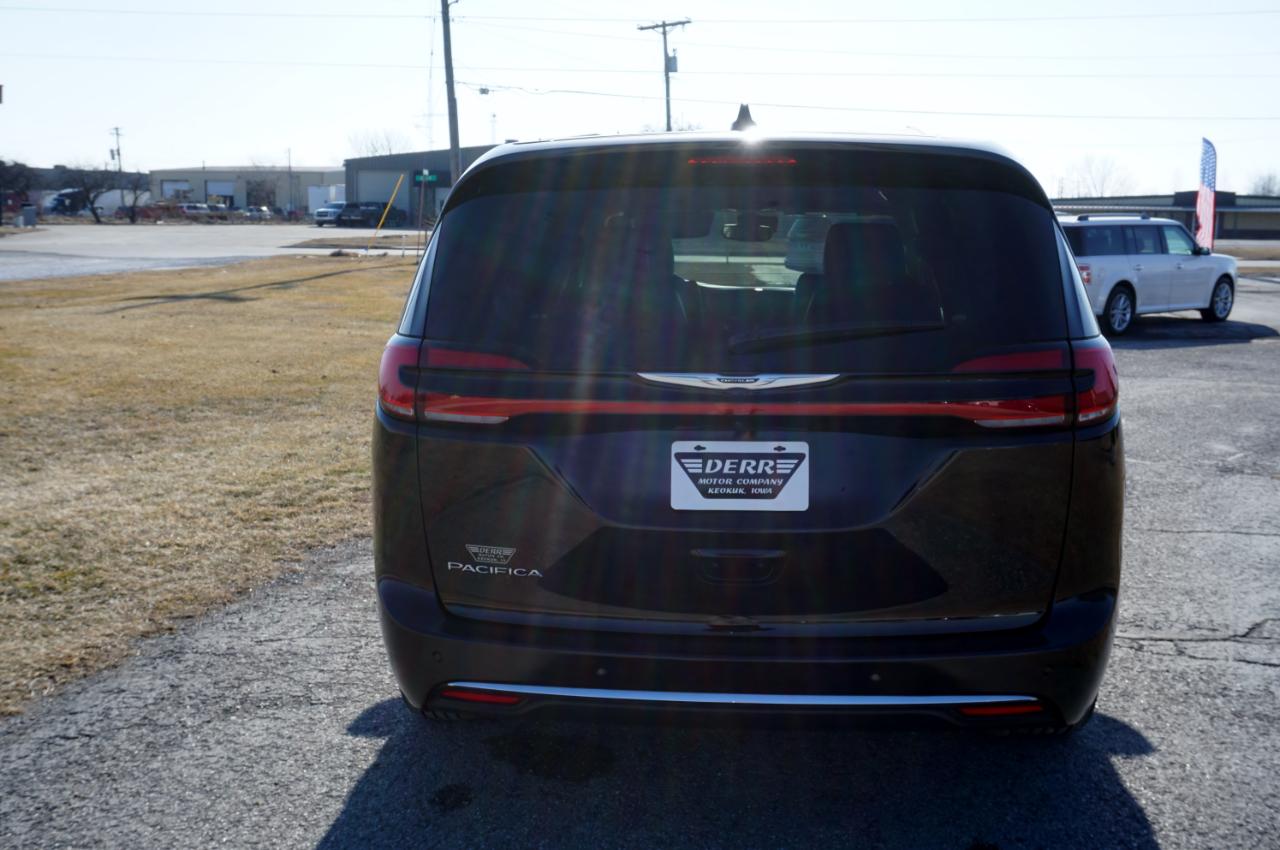 Chrysler Pacifica Touring L 2024