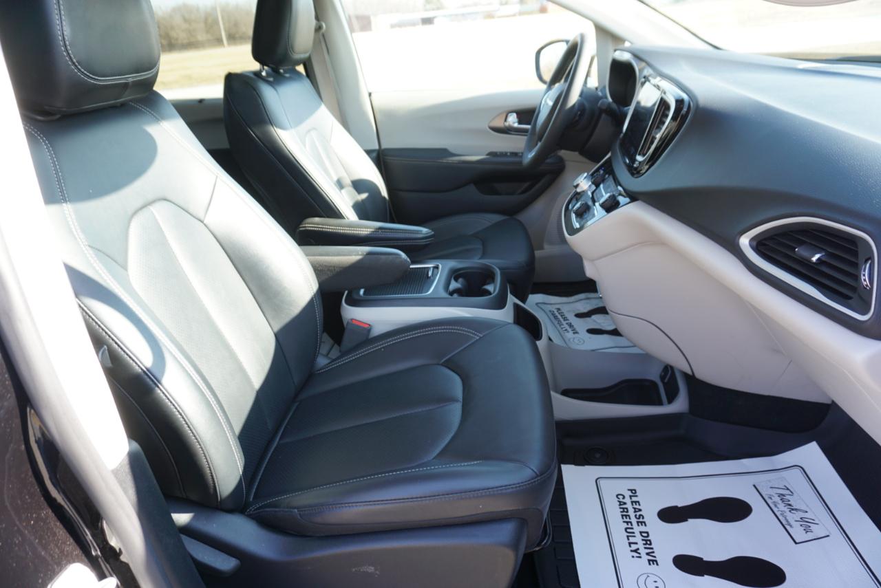 Chrysler Pacifica Touring L 2024