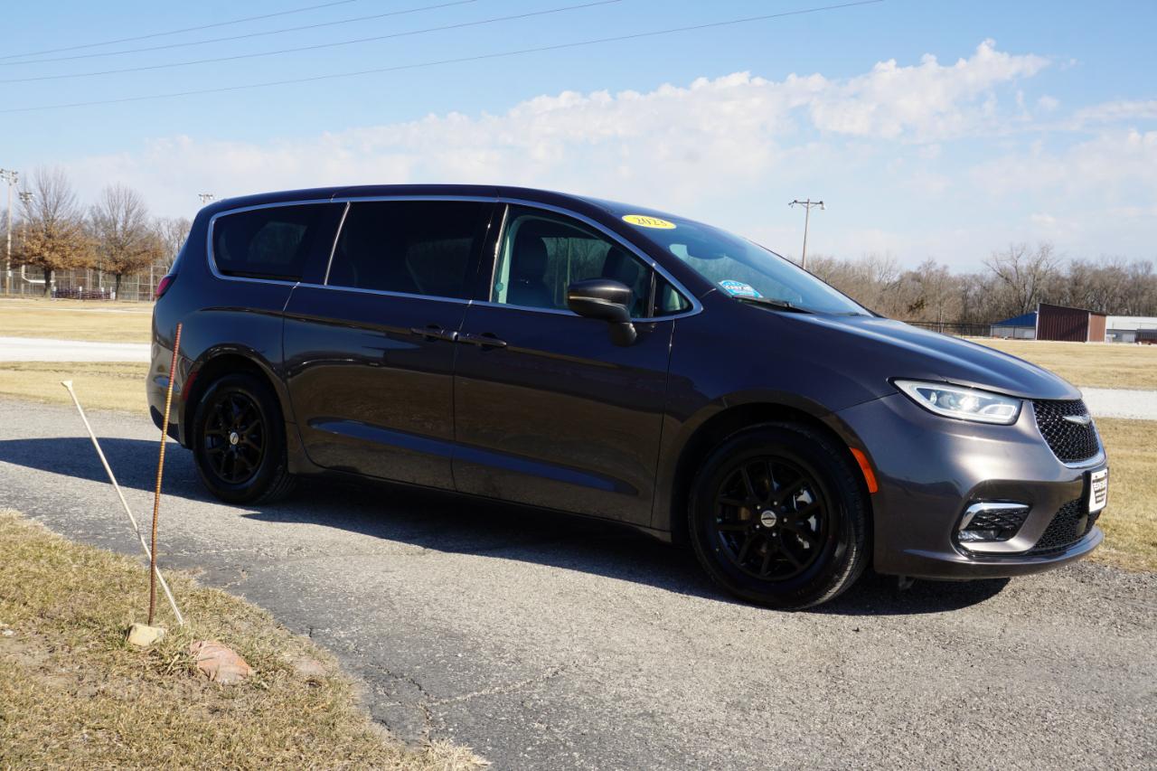 Chrysler Pacifica Touring L 2023