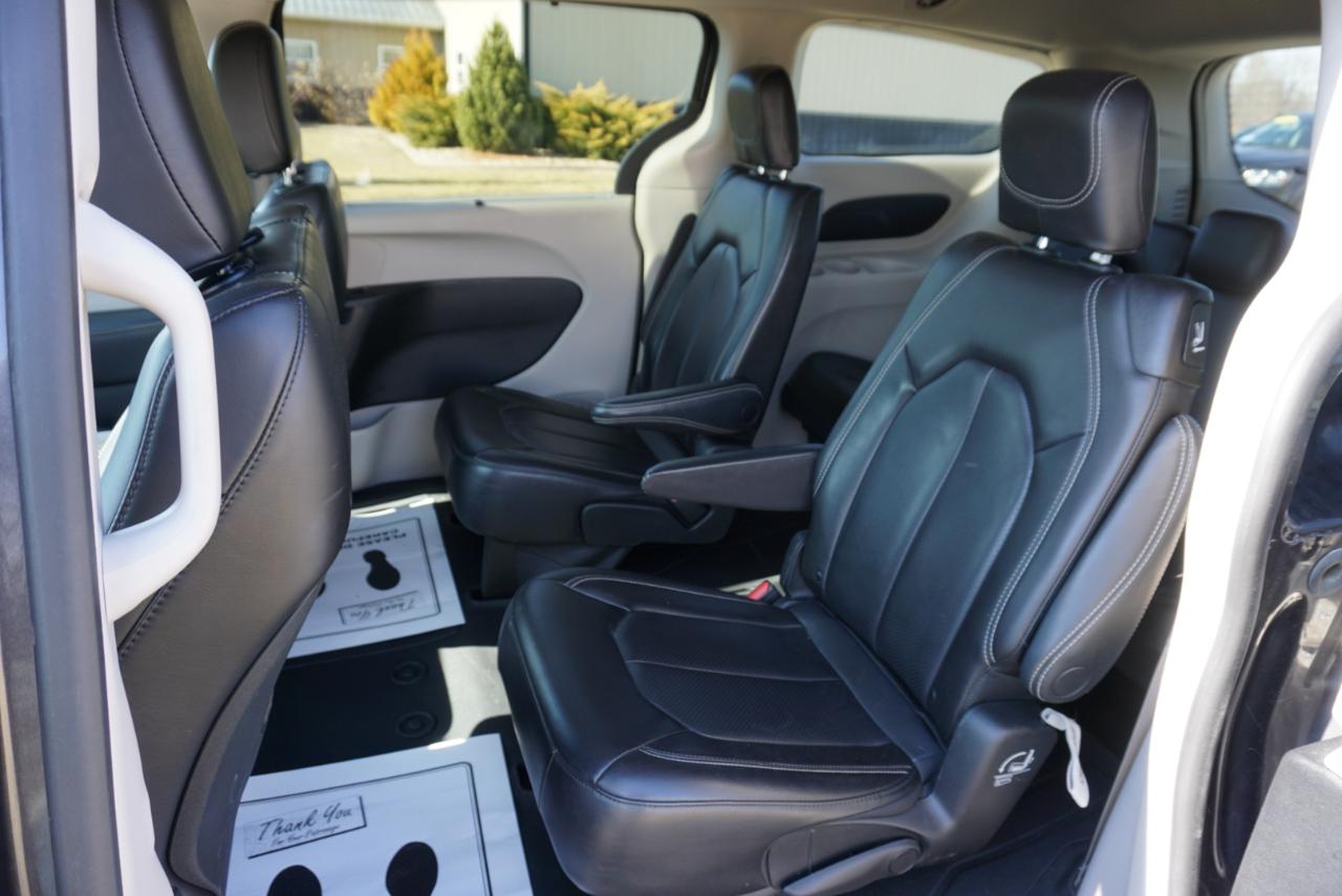 Chrysler Pacifica Touring L 2023