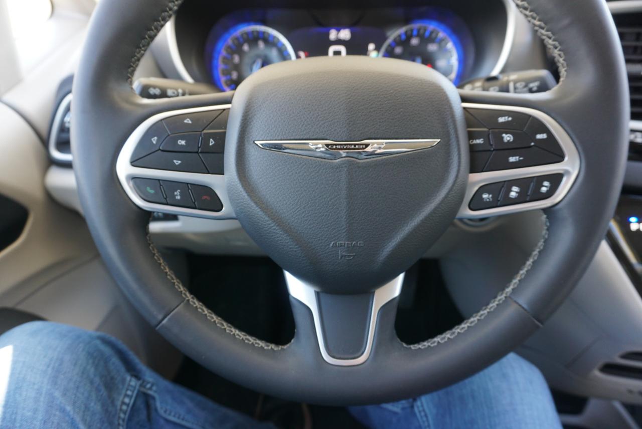 Chrysler Pacifica Touring L 2023