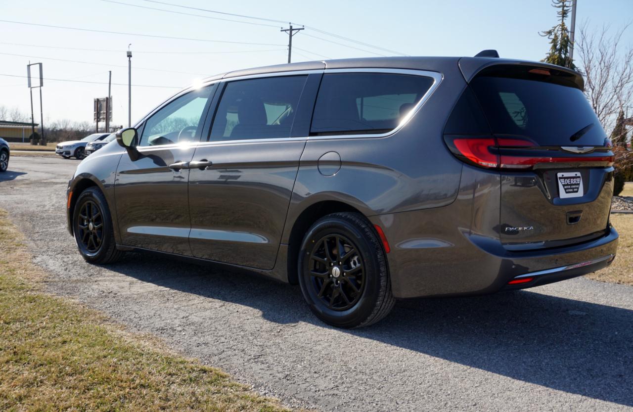 Chrysler Pacifica Touring L 2023
