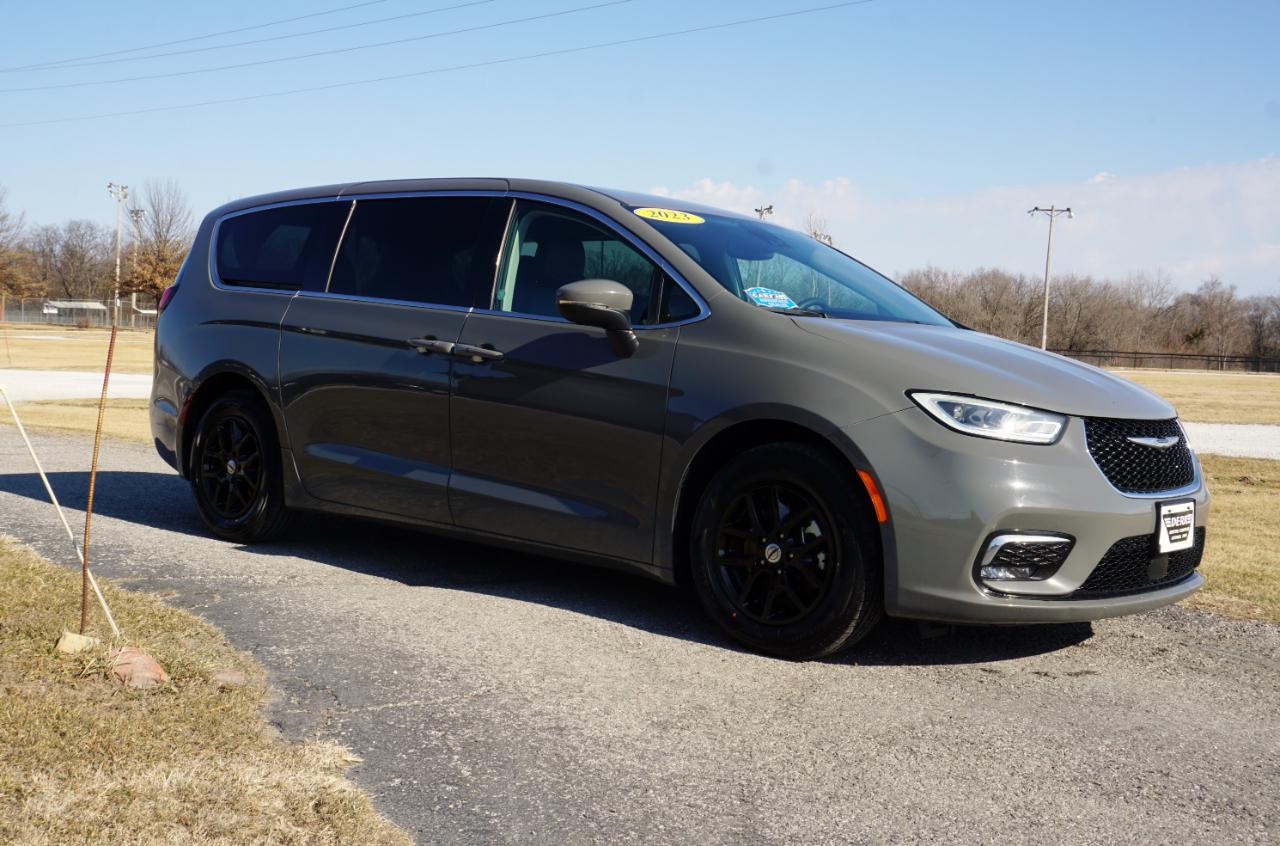 Chrysler Pacifica Touring L 2023